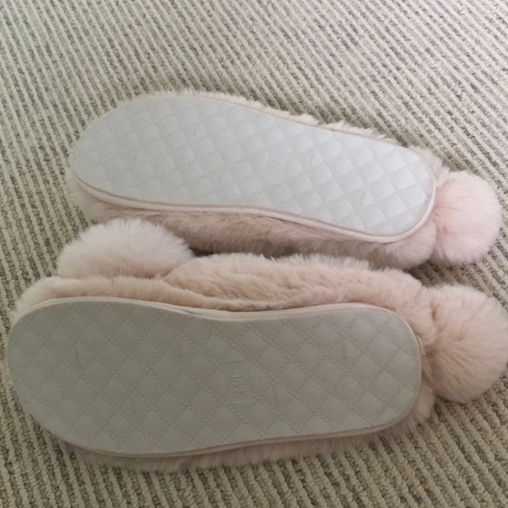 Super soft Anthropologie bunny slippers 7 new! - Picture 5 of 6